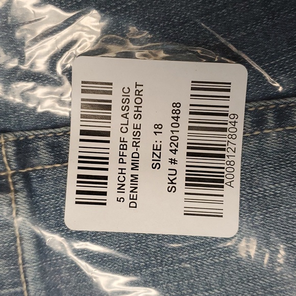 ❤️NWT VINTAGE TORRID SHORTS - 5" BOYFRIEND  STUDDED DENIM - MID RISE - PLUS SIZE - Picture 12 of 16